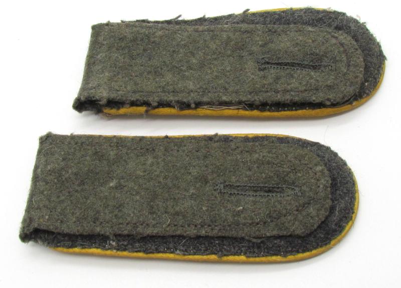 Wehrmacht (Heer) M43 Signals ‘Oberfeldwebel' shoulder boards