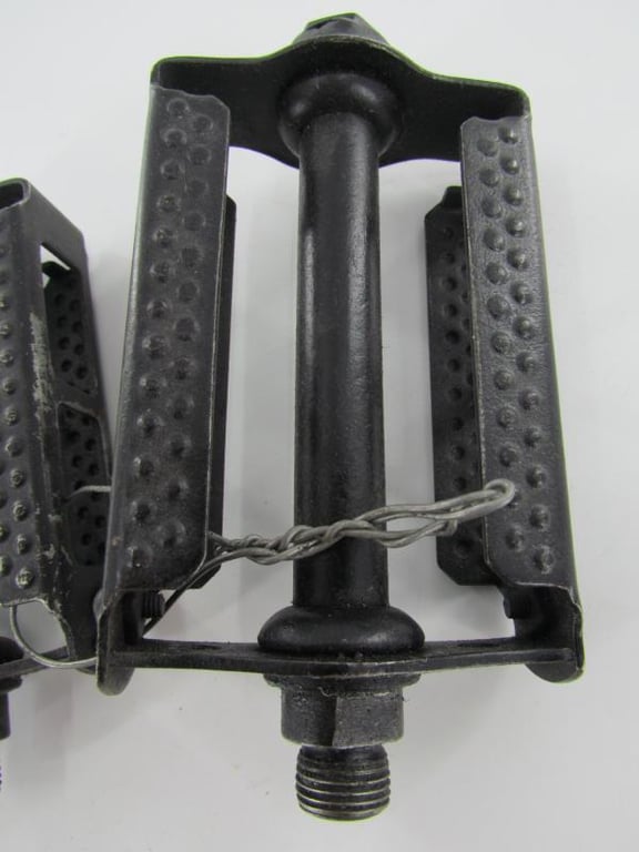 German 'Truppenfahrrad' bicycle Pedals