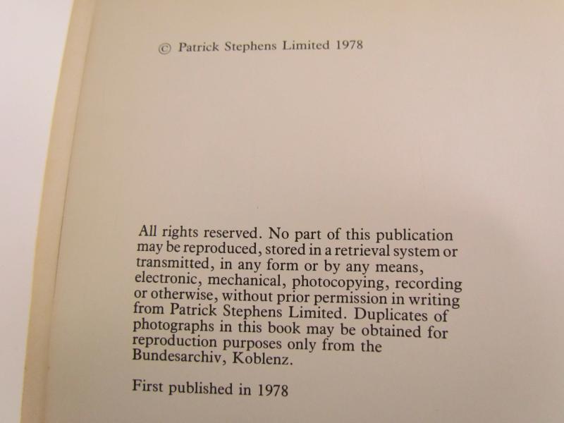 Book : Waffen SS in Russia