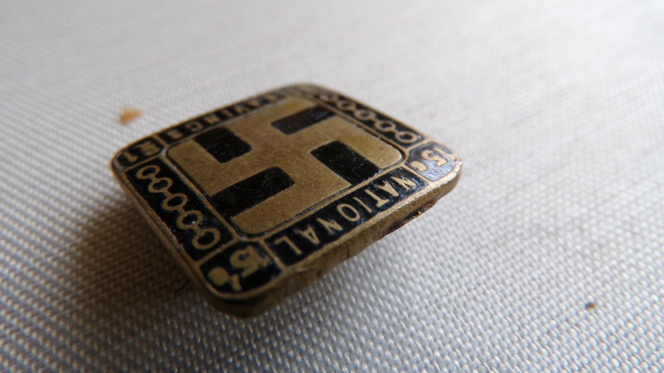 WWI British National War Savings Committee Badge