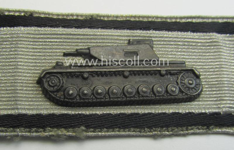 'Sonderabzeichen für das Niederkämpfen von Panzerkampfwagen usw. durch Einzelkämpfer in Silber' (ie. tank-destruction badge)
