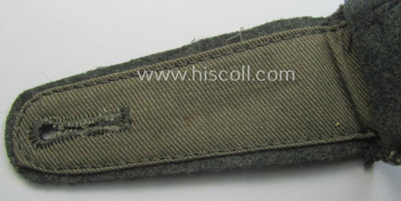 Single, WH (Heeres), early- (ie. mid-) war-period, ie. 'M40- o. M43'-pattern, 'cyphered', NCO-type shoulderstrap as was intended for a: 'Feldwebel u. Mitglied des Artillerie-Beobachtung-Batallions 8'