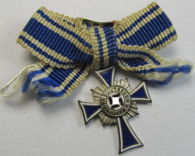 Miniature of an: 'Ehrenkreuz der deutschen Mutter - zweite Stufe' (or: mothers'-cross in silver) being a neatly maker- (ie. 'L/11'-) marked example that comes stored in its period, generic-styled so-called: 2-pieced- & 'LDO'-marked box (ie. et...