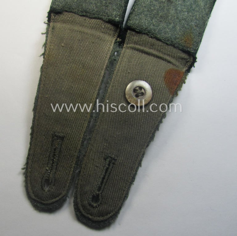 Pair of WH (Heeres), early- (ie. pre-) war-period, 'M36- o. M40'-pattern (pointed-styled- and 'cyphered') so-called: EM-type shoulderstraps: 'Soldat des Infanterie-Rgts. 95'