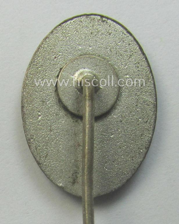 Neatly green-toned-enamelled - and actually fairly rarely encountered! - so-called: 'Ehrennadel in Gold des Deutsches Kartell für Jagd- und Sportschiessen' (o. 'KKS')