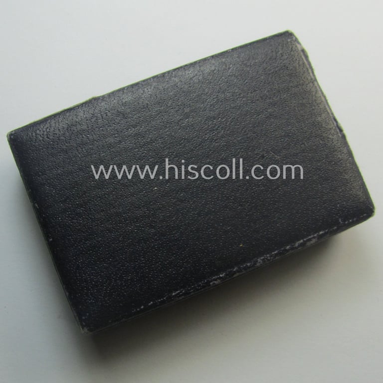 'Verwundeten-Abzeichen in Schwarz' being a maker- (ie. 'L/11'-) marked example by the company: 'Wilhelm Deumer' and that came stored in its typical, blue-toned 'LDO'-type etui (ie. two-pieced-box)