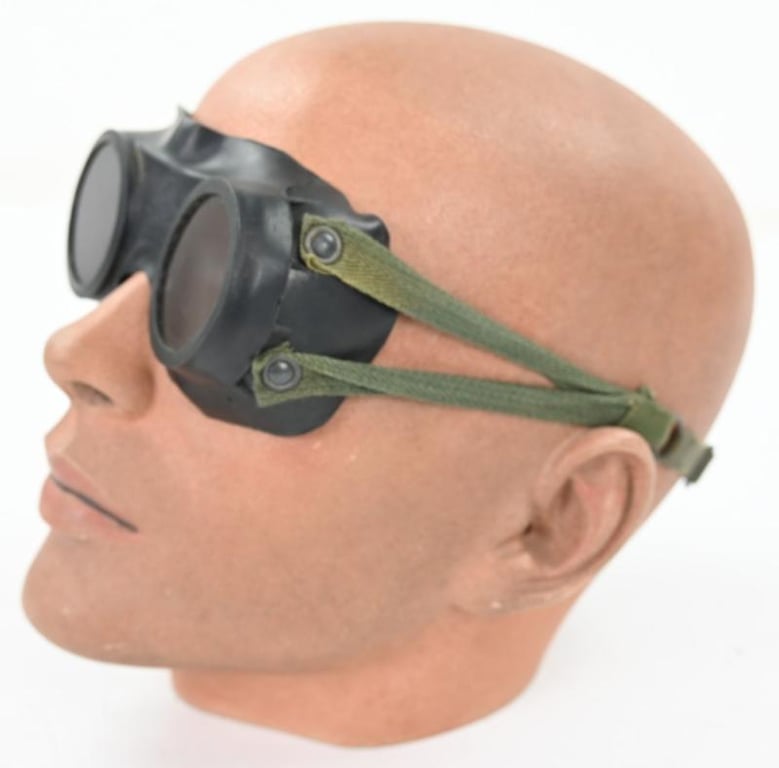 German KM U-Boat Goggles in Pouch