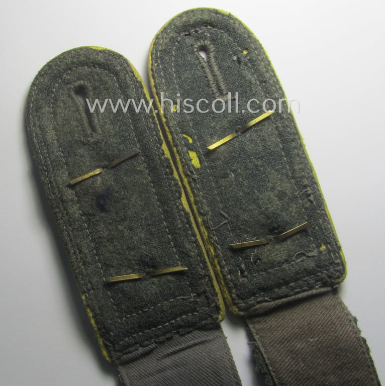 Pair of WH (Heeres) NCO-type (ie. 'M43'-pattern) shoulderstraps: 'Oberfeldwebel eines Nachrichten-Abtgs.'
