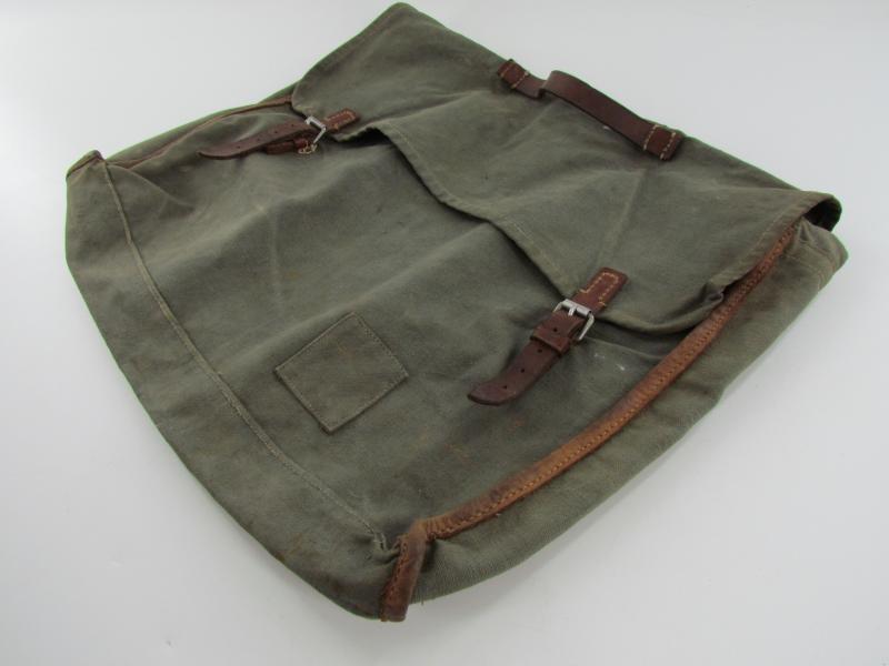 Early German Bekleidungstasche 31