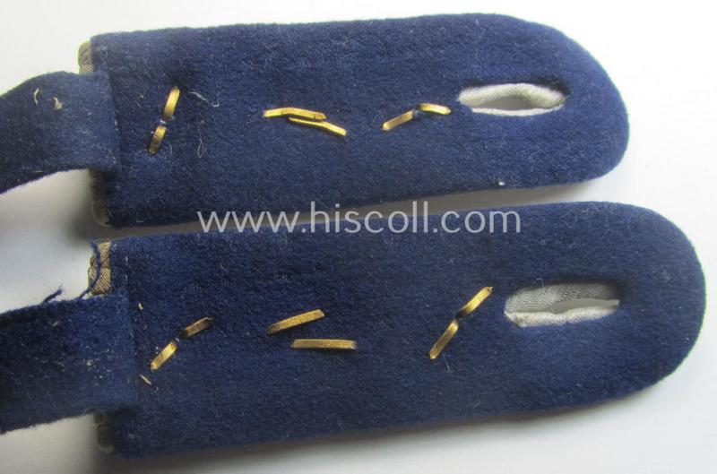 Pair of 'cyphered', WH (Heeres) officers'-pattern shoulderboards as piped in the darker-blue-toned branchcolour as was specifically intended for a: 'Hauptmann u. Arzt einer Sanitäts-Abtlgs.'