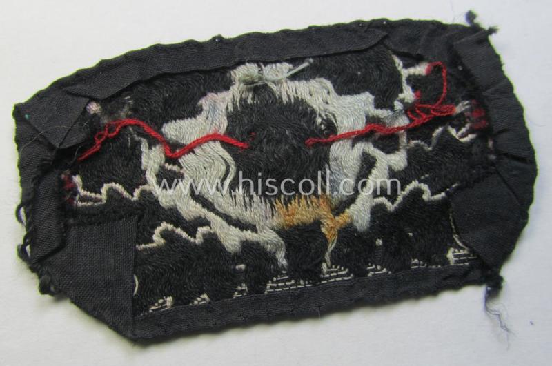 Attractive - truly used and scarcely encountered! - early-pattern, WH (Heeres) specific cocarde as executed in white-coloured linnen as intended for usage on the: 'Pz'-beret (ie. 'Panzerschutzmütze') as executed in so-called: 'BeVo'-weave-patte...