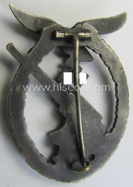 Attractive, WH (Luftwaffe) 'Flakkampfabzeichen' being a detailed 'Buntmetall'-based and (unusually seen!) non-maker-marked example as was produced by the: 'C.E. Juncker'-company and that comes as moderately worn