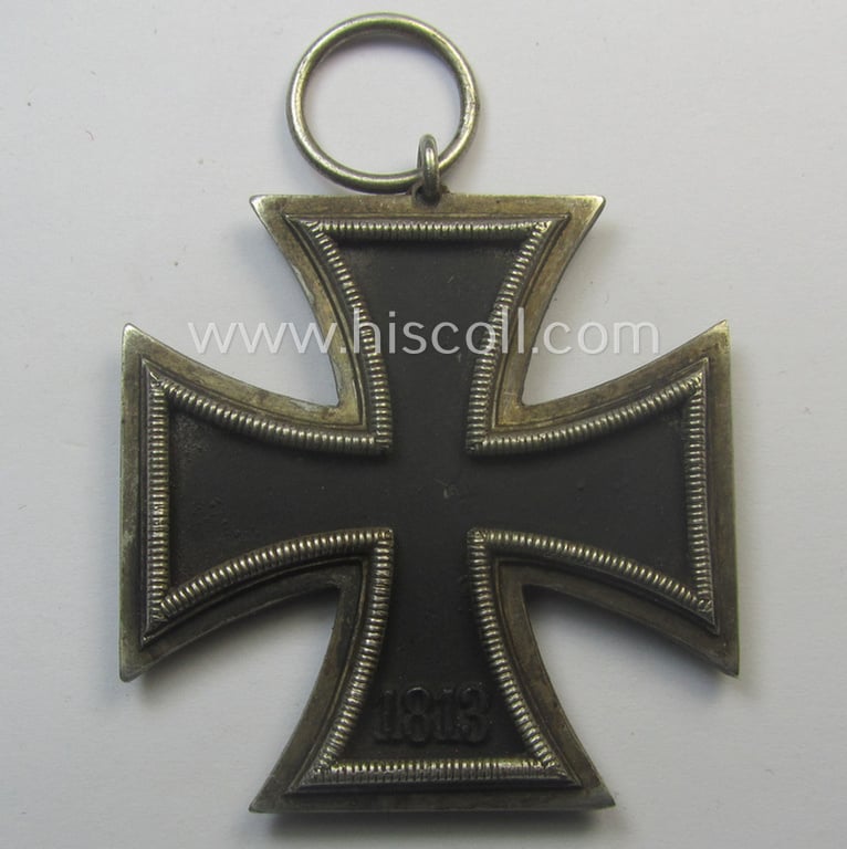 'EK II. Klasse' (or: iron cross 2nd class) being a 'variant'- (and/or typical non-maker-marked) specimen of the: 'runder Drei'- (ie. rounded-three-) pattern