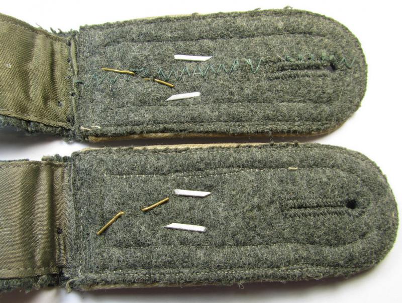 Superb - and/or fully matching! - pair of WH (Heeres), mid-war-period so-called: 'M43'-styled, NCO-type 'cyphered' shoulderstraps as was intended for usage by a: 'Feldwebel der Infanterie-Truppen u. Mitglied einer Unteroffiziersschule'