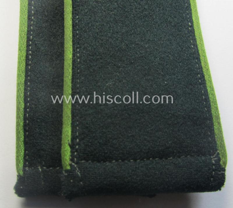 Pair of early- (ie. mid-) war-period so-called: 'M40'-pattern, WH (Heeres) EM-type shoulderstraps as piped in the 'hellgrüner'-coloured branchcolour as intended for a: 'Soldat eines Panzer-Grenadier-Rgts. o. Abtlgs.'