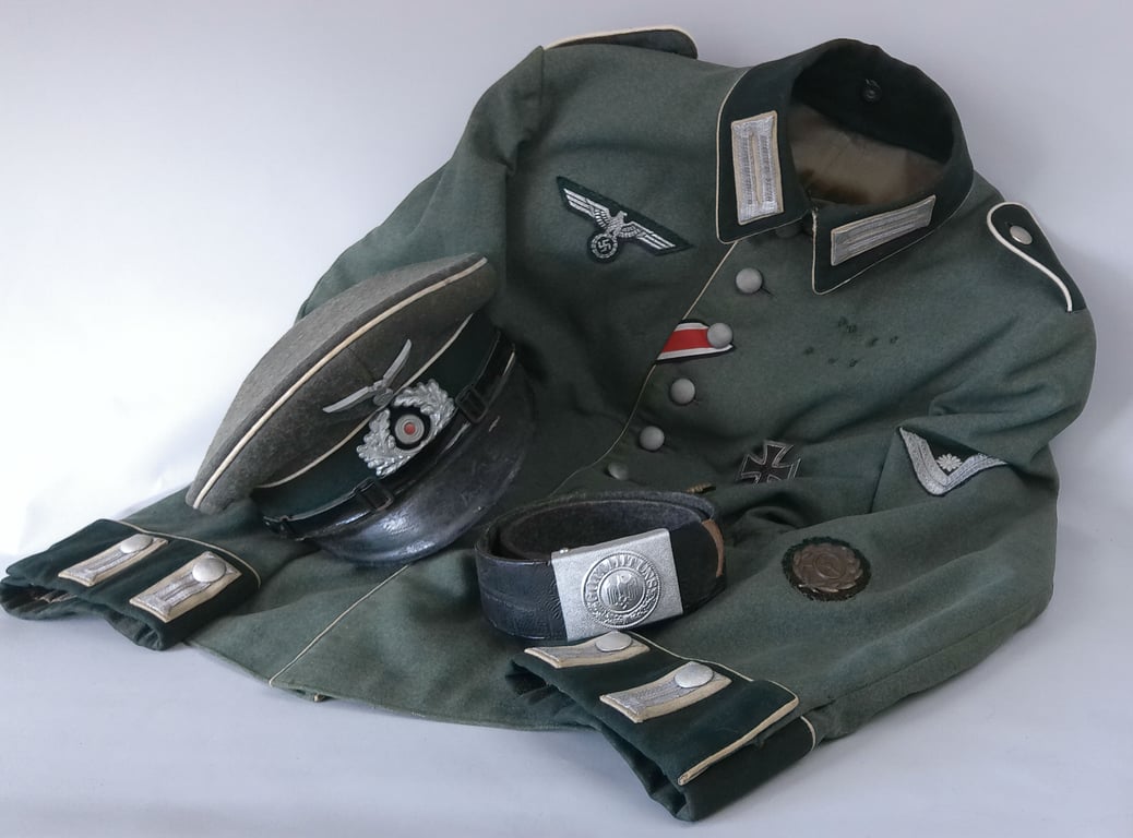 Selection of our collection Uniform Groupings