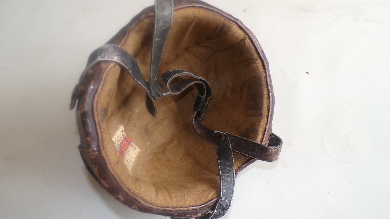 Rare, Complete Luftwaffe SSK 90 helmet
