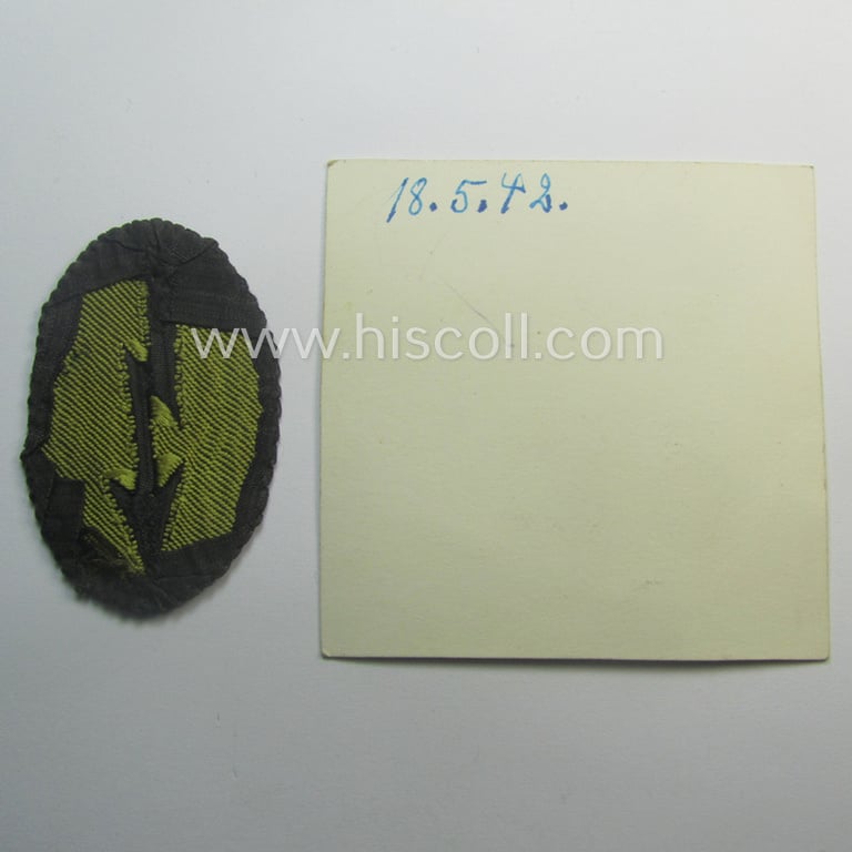 Truly used, WH (Heeres) so-called: female-related trade- and/or special-career arm-insignia (ie. 'signal-Blitz'): 'Nachrichtenhelferin des Heeres' that came with a period-photograph of the bearer