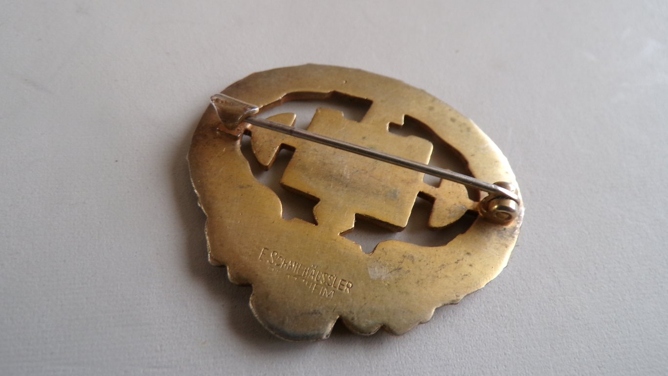 NSRL Heavy Athletics Badge in gold