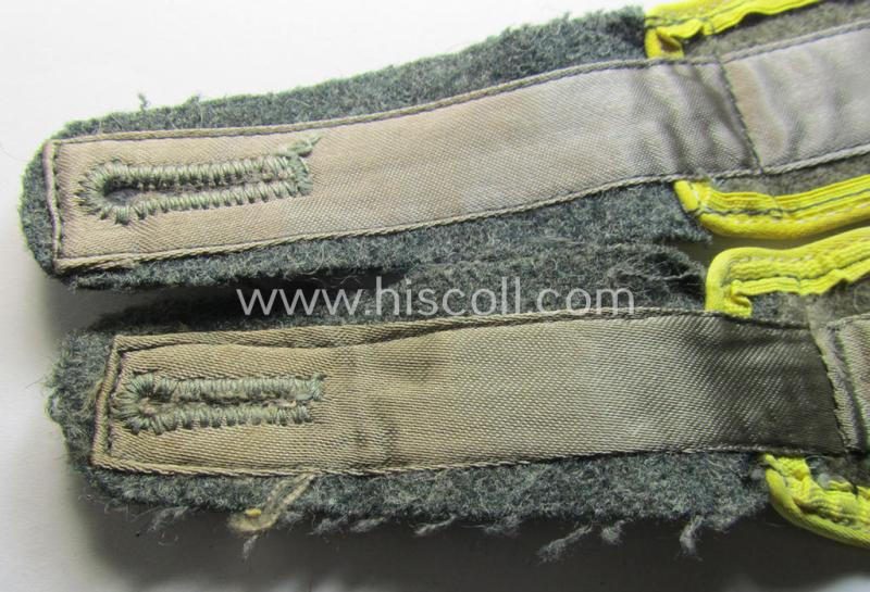 Attractive - and fully matching! - pair of later-war-period, WH (Heeres) so-called: 'M44'-style-, 'simplified', enlisted-mens'-type shoulderstraps as was intended for a: 'Soldat der Nachrichten-Truppen'