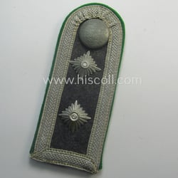 Single, WH (Luftwaffe) NCO-type shoulderstrap as piped in...