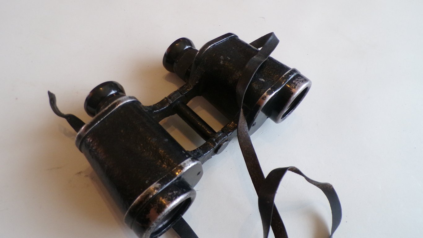 Rare "dym" 6 x 30 binoculars with Strichplatte