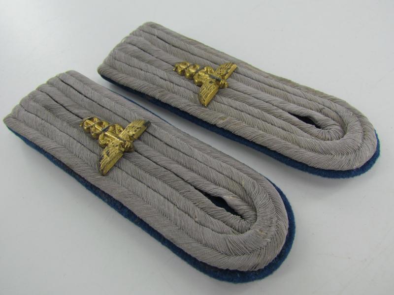 Wehrmacht Administrative  Zahlmeister's Shoulder Boards