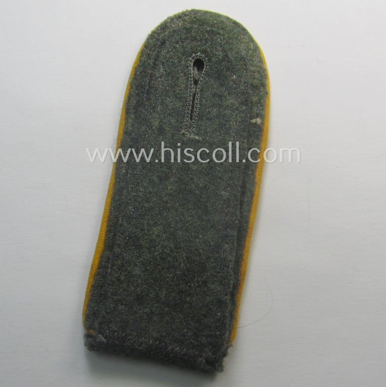 Single, WH (Heeres) EM-type (ie. 'M41 o. M43'-pattern) shoulderstrap: 'Soldat der Kavallerie o. Aufklärungs-Trpn.'