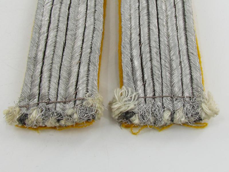 Luftwaffe flying personnel Leutnant shoulder boards