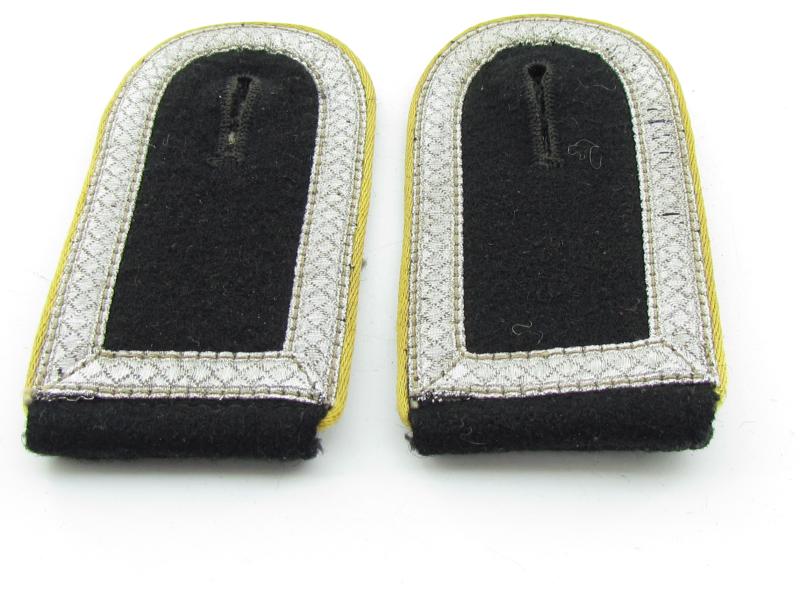Waffen-SS Signals unit ‘Nachrichten’ shoulder boards for SS-Unterscharführer