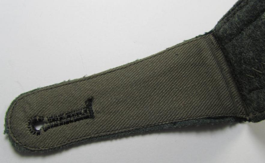 Neat - albeit regrettably single! - WH (Heeres), early- (ie. pre-war-) period, 'M36'-pattern- (ie. pointed-styled-) 'cyphered' shoulderstrap, as was intended for an: 'Unterwachtmeister des Artillerie-Regiments 80'