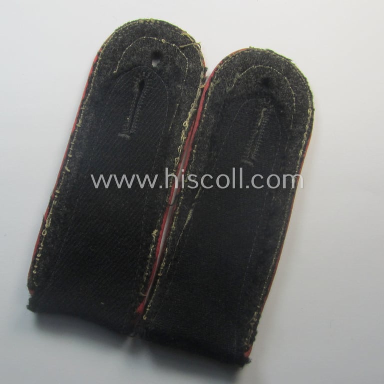 Superb - and rarely found! - pair of WH (Heeres) 'cyphered', NCO-type shoulderstraps (for usage onto the black-coloured, 'wrap-around'-styled Panzer-tunics) as intended for usage by an: 'Oberfeldwebel eines Panzer-Rgts.'