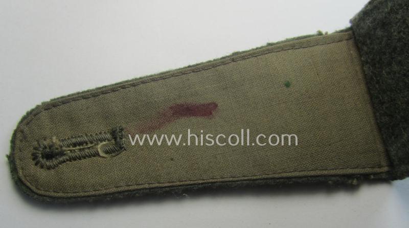 Single, WH (Kriegsmarine) 'cyphered' EM-type shoulderstrap: 'Soldat eines Küsten-Artillerie-Rgts. o. Abtlgs.'