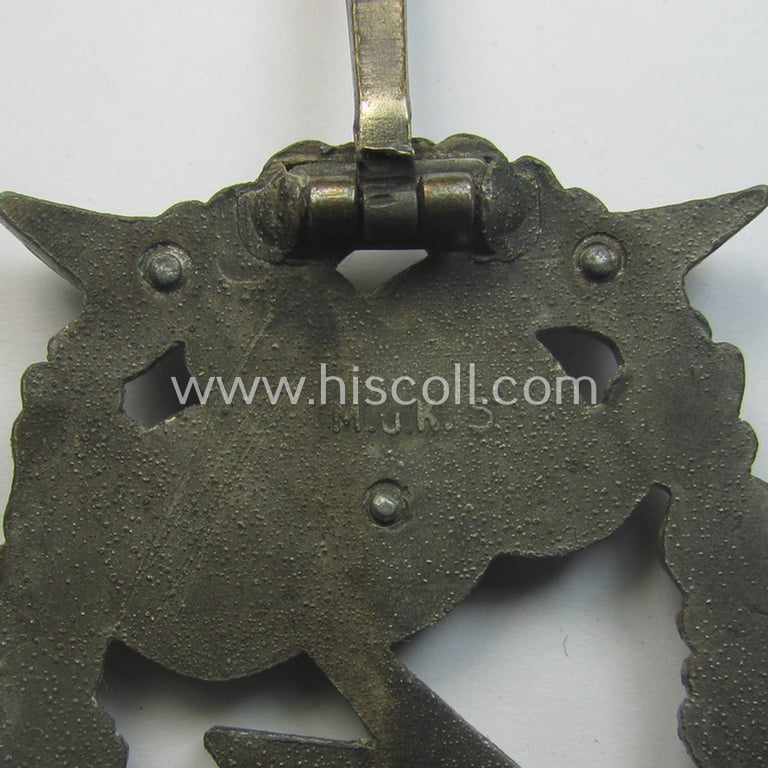 Luxuriously-styled, WH (LW) 'Erdkampfabzeichen' being a clearly maker- (ie. 'M.K. 5'-) marked by: 'Metall- u. Kunststoff'