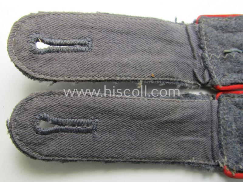 Attractive - and/or fully matching! - pair of WH (Luftwaffe) NCO-type shoulderstraps as was intended for usage by a: 'Wachtmeister o. Feldwebel eines Flakartillerie-Regiments o. Abteilungs'