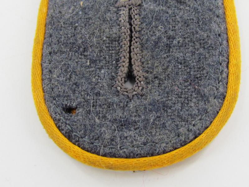 Single Luftwaffe EM shoulder board