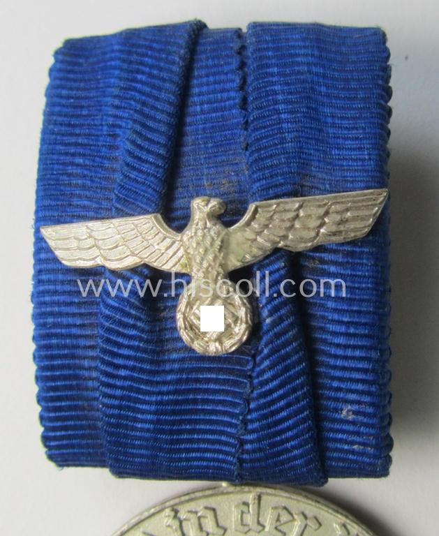 Attractive, silver-toned & detachable WH (Heeres o. KM) so-called: 'Einzelspange' showing a: 'WH-Dienstauszeichnung 4. Stufe' (as was intended for 4 years of loyal-service) and that shows a detailed, Heeres o. KM-type-eagle-device, period-attache...