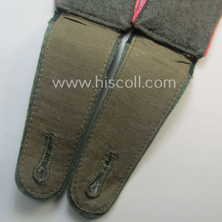 Pair of WH (Heeres), early-war period- (ie. 'M40'-pattern and/or rounded-style) EM-type shoulderstraps: 'Soldat eines Panzer- o. Panzerjäger-Rgts. o. Abts.'