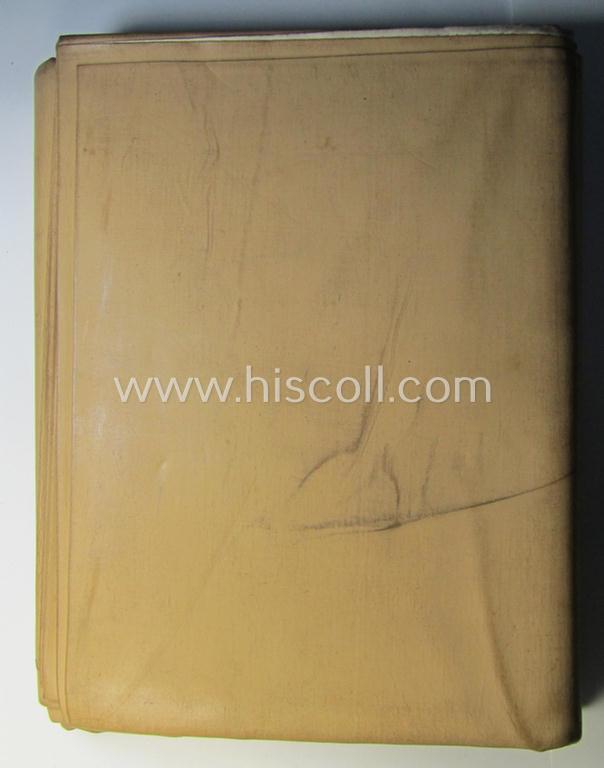 Superb, mustard-yellow-coloured- and/or linnen-based WH (LW ie. Heeres) so-called: gas-cape-pouch (or: 'Tasche für Gasplane') that comes complete with its rarely found, rubberised- (and neatly '82'-marked), contents