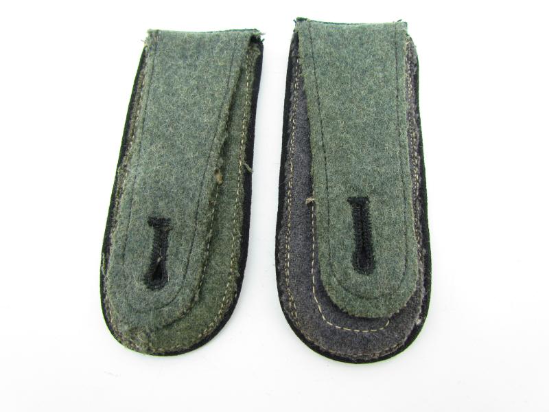 Wehrmacht (Heer) M36 Pioneer shoulder boards for ‘Oberfeldwebel’