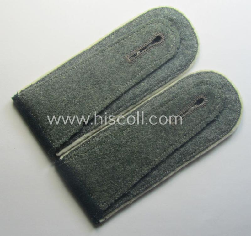 Minimally used- and/or worn - and fully matching and rarely encountered! - pair of WH (Heeres), early-war-period (ie. 'M36 o. M40'-pattern styled-) EM-type shoulderstraps as intended for a: 'Soldat eines Inf.-Rgts. der “Grossdeutschland”-Div.'