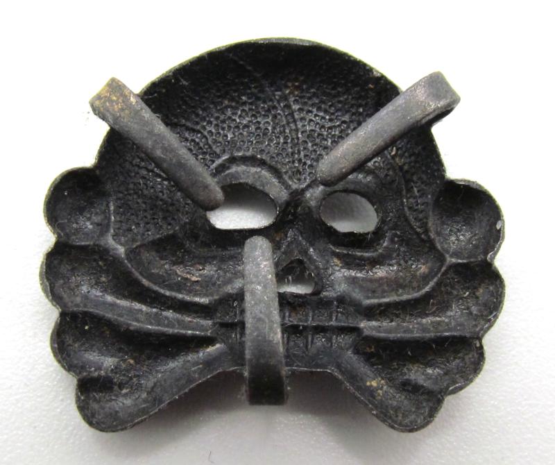 Wehrmacht (Heer) Panzer collar tab skull set