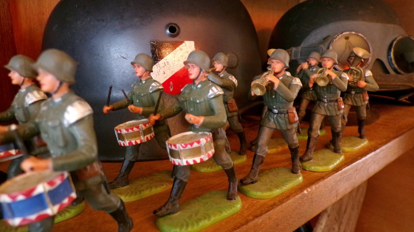 Exceptional 27-Piece Elastolin WWII Whermacht Band