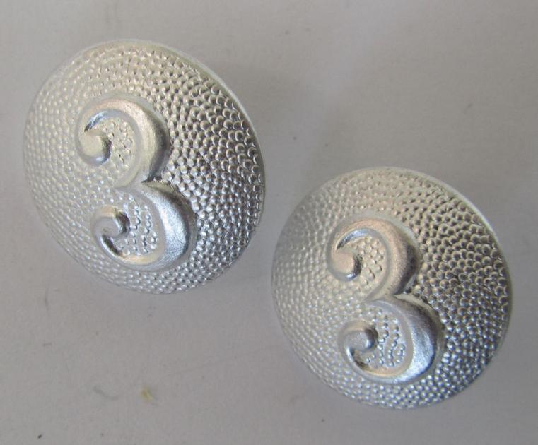 Neat - and/or fully matching! - pair of the desirable, aluminium-based- and/or: 'pebbled'-styled, so-called WH (Heeres-/Luftwaffe) regimental- ie. company shoulderstrap-buttons numbered: '3', all identically marked: 'Extra Fein' on their backs