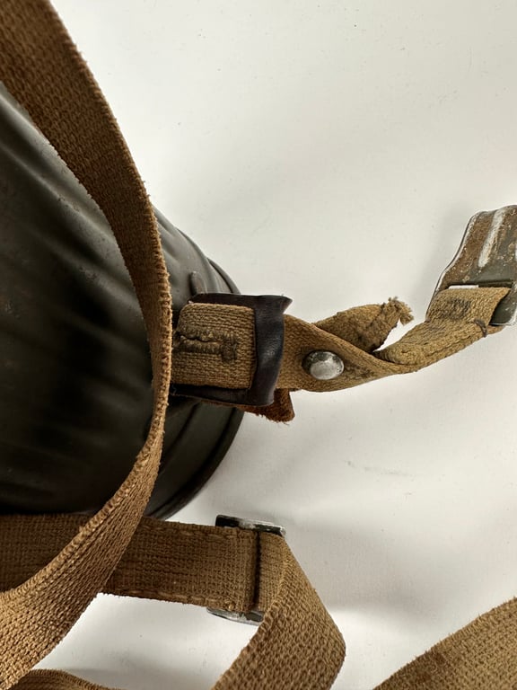 WW2 German gasmask with webbing straps 1940