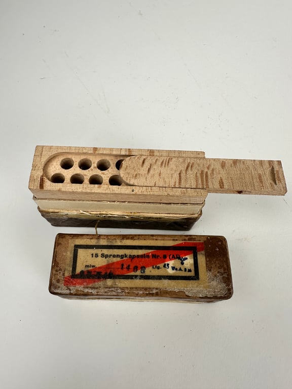 BOX 15 SPRENGKAPSELN