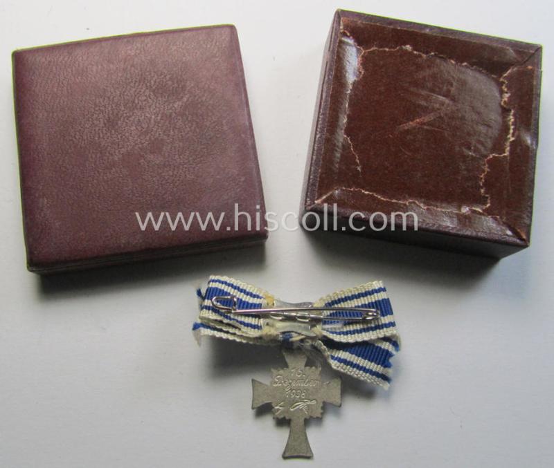 Attractive - albeit non-maker-marked - 2 cms.-sized miniature of an: 'Ehrenkreuz der Deutschen Mutter in Silber' that came stored in its equally non-maker-marked, two-pieced 'LDO'-type box (ie. etui) as recently found