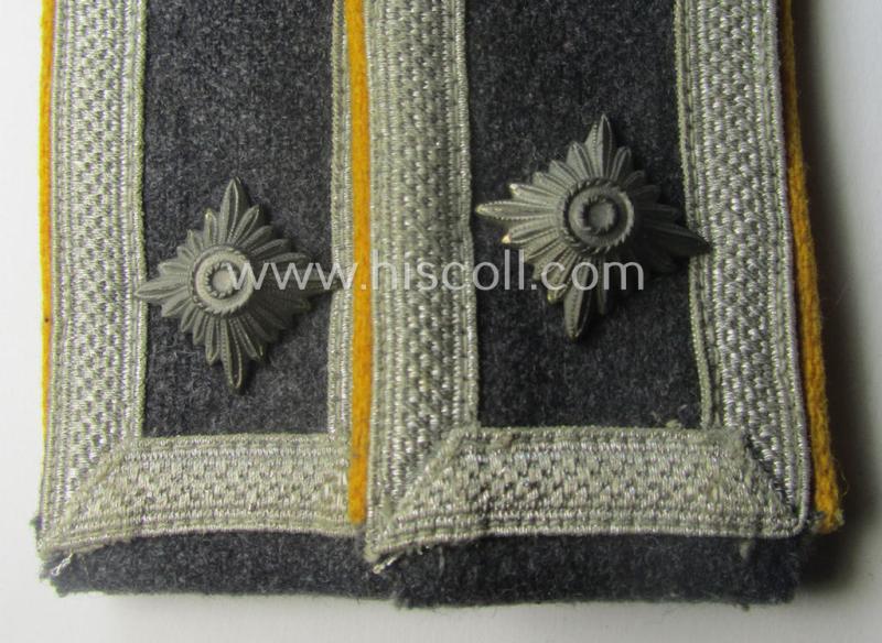 Pair of WH (Luftwaffe) NCO-type shoulderstraps: 'Feldwebel der Flg. o. FJ-Trpn.'