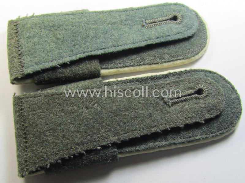 Attractive - and fully matching! - pair of mid-war-period so-called: 'M40 o. M43'-pattern, WH (Heeres) EM-type shoulderstraps that comes with its accompanying 'Überschube'-pair as intended for a: 'Soldat des Landesschützen-Bataillon 881'