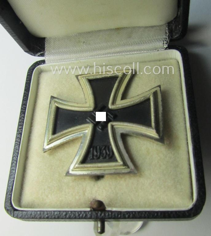 'Eisernes Kreuz 1. Klasse' (ie. Iron Cross 1st class) being an (I deem) early-war-period produced- and '26'-marked (ie. by: 'B.H. Mayer's Kunstprägeanstalt'-produced) example and that comes complete in its specific etui